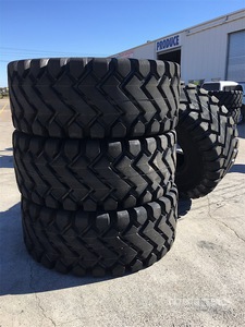 Quantity of (4) EXEQ 26.5R25 Reifen (Unused)