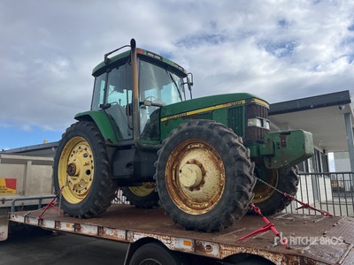 John Deere 7410 トラクター