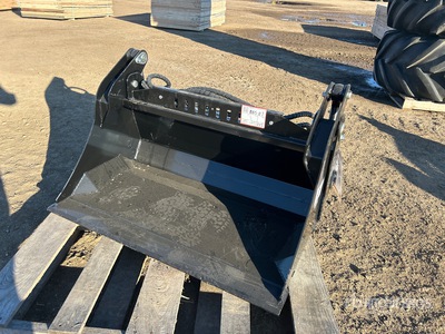 GIYI 39 in Multi-Purpose Mini Skid Steer Bucket (Unused)