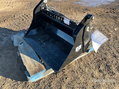 GIYI 39 in Multi-Purpose Mini Skid Steer Bucket (Unused)