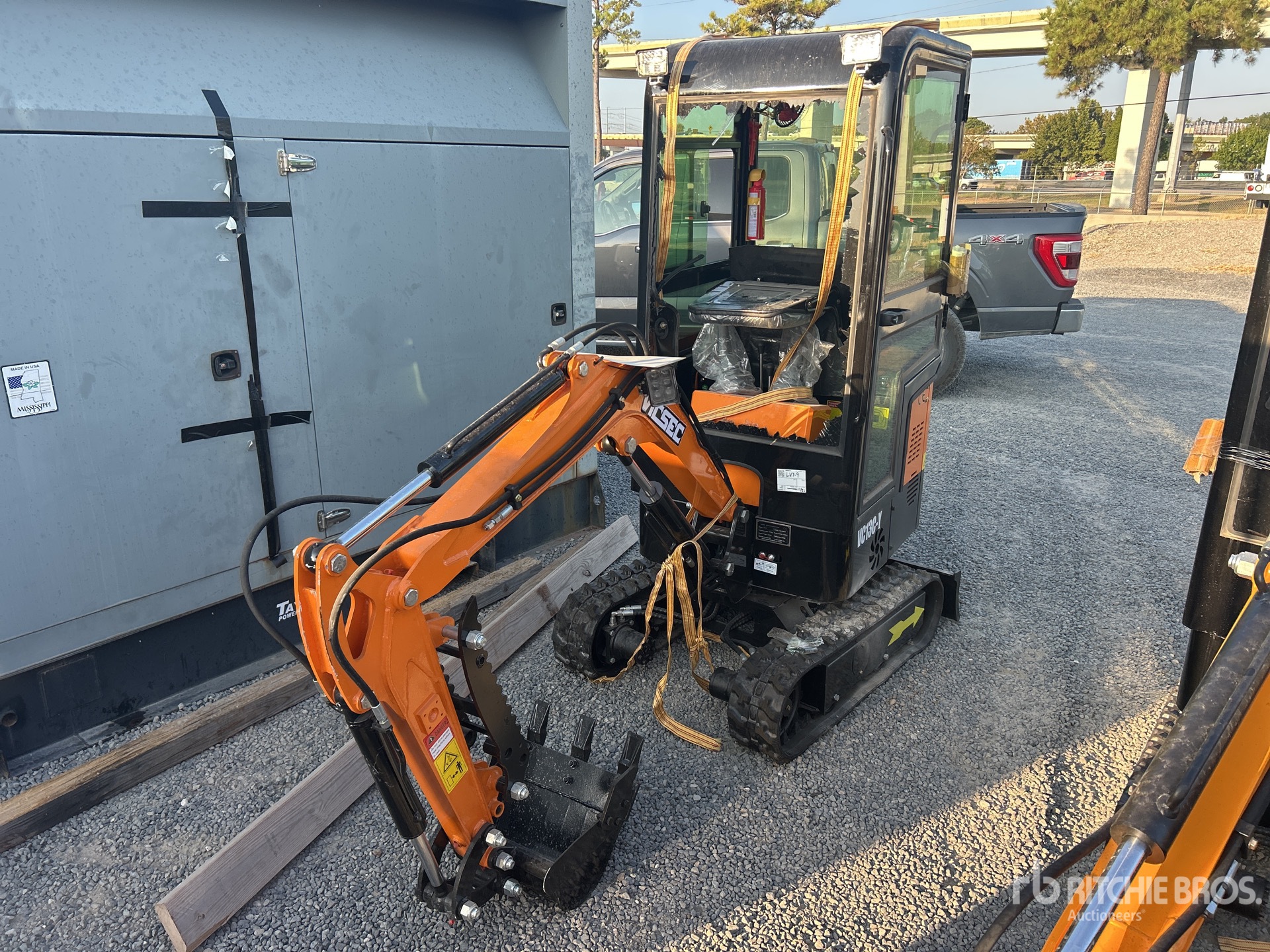 2025 VICSEC 13C-Y Mini Excavator (Unused)