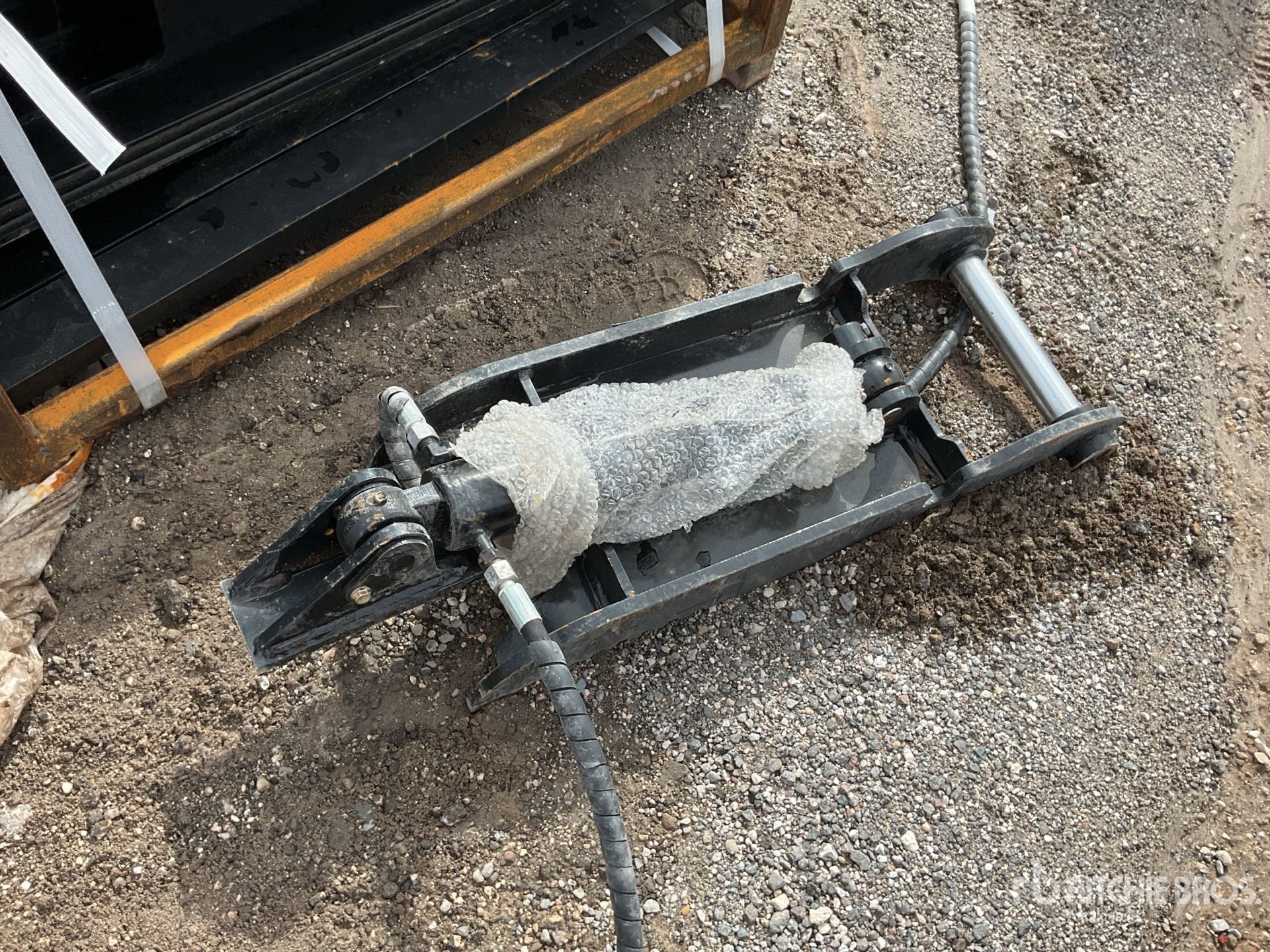 2025 GIYI GY-XJ3T 30 in Hydraulic Excavator Thumb - Fits Cat (Unused)