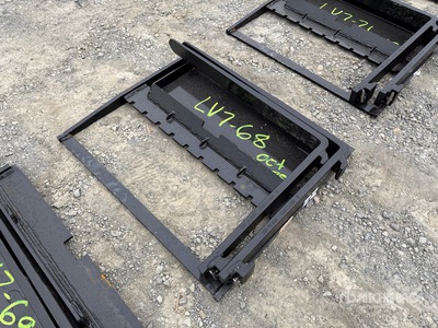 2025 GIYI GY-XHC 29 in Mini Skid Steer Forks (Unused)