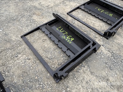 2025 GIYI GY-XHC 29 in Mini Skid Steer Forks (Unused)