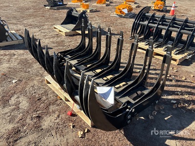 2025 GIYI GYCLG72C 72 in Curved Wood Grabber Skid Steer Grapple (Unused)