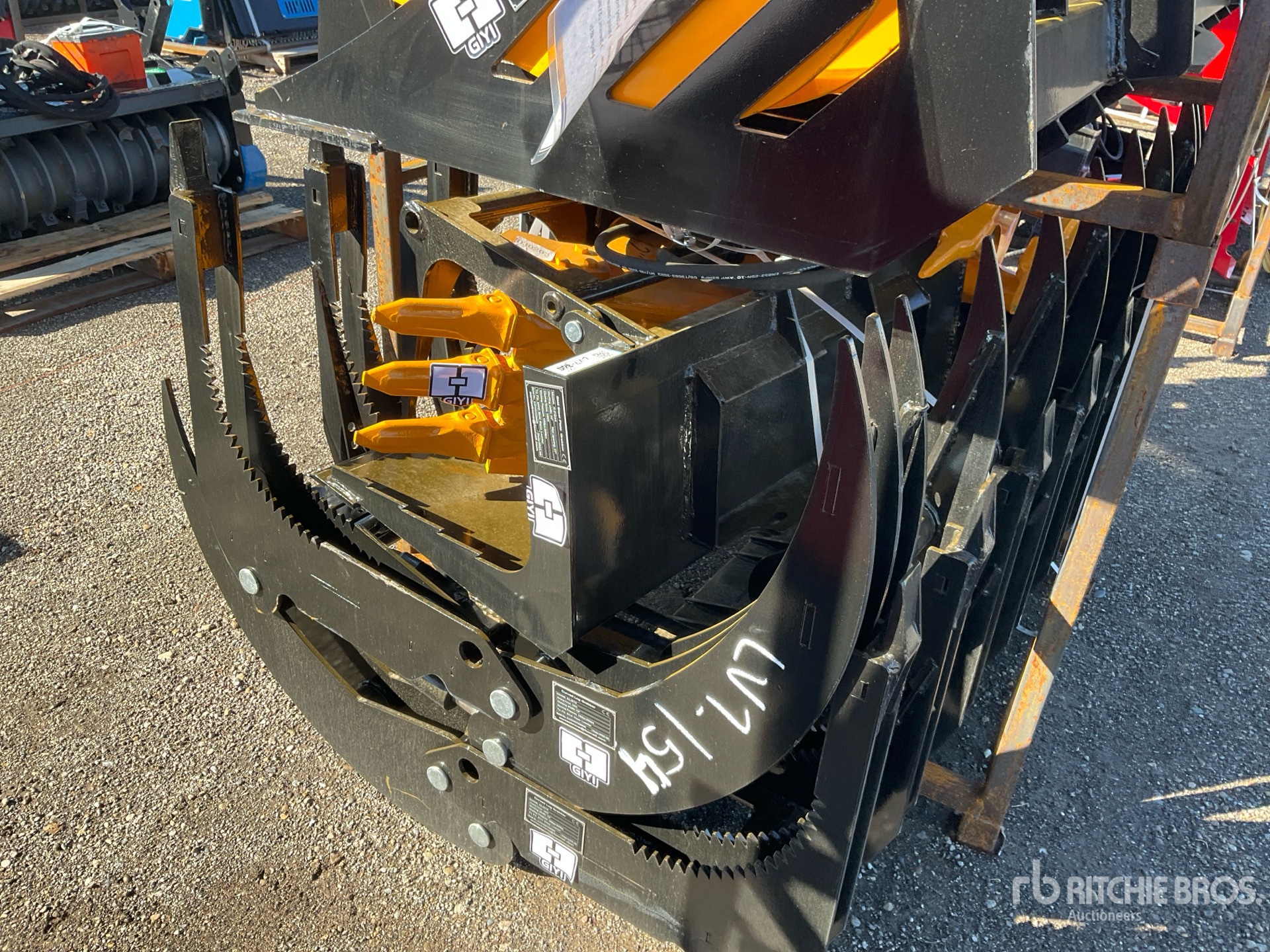 2025 GIYI GYCLG72C Skid Steer Grapple (Unused)