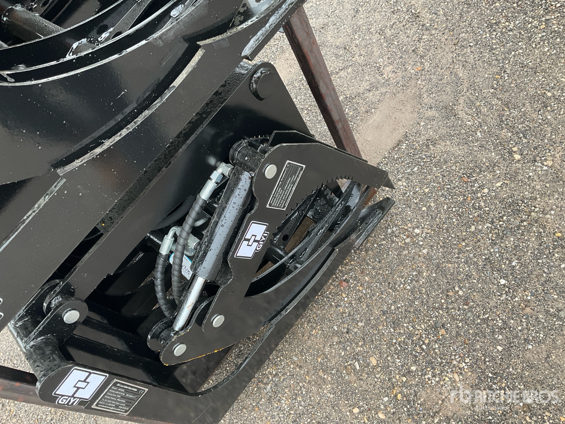 2025 GIYI GY-MCLG60 Mini Skid Steer Grapple (Unused)