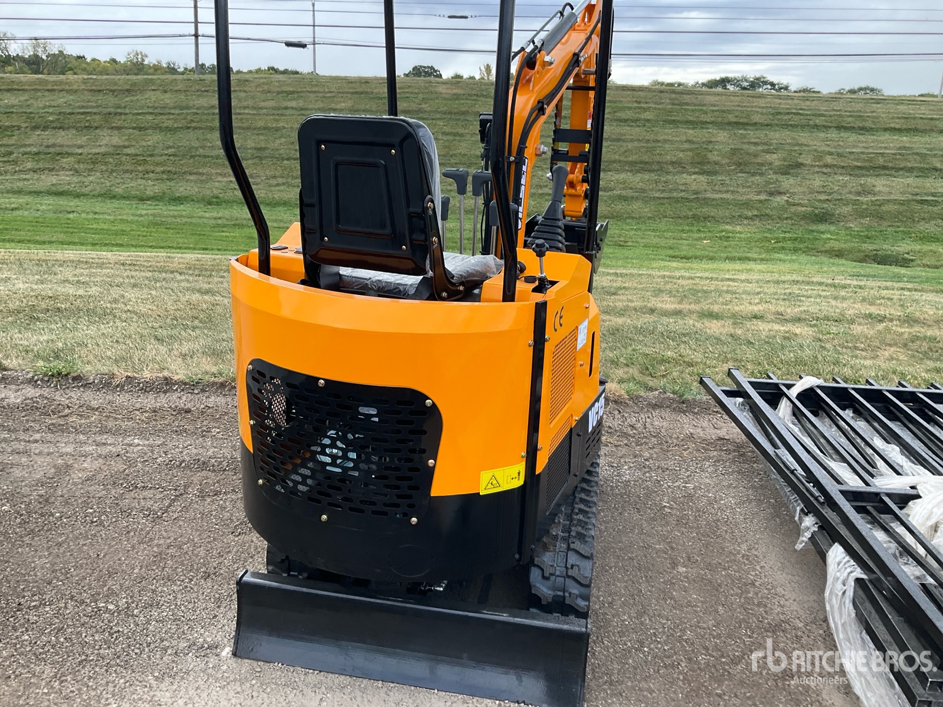 2025 VICSEC VC15 Mini Excavator (Unused)