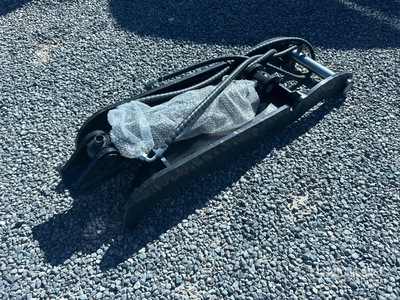 2025 GIYI GY-XJ7T 14 in Hydraulic Excavator Thumb (Unused)