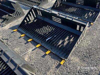 2025 GIYI GY-RB66 66 in Rock Skid Steer Bucket (Unused)