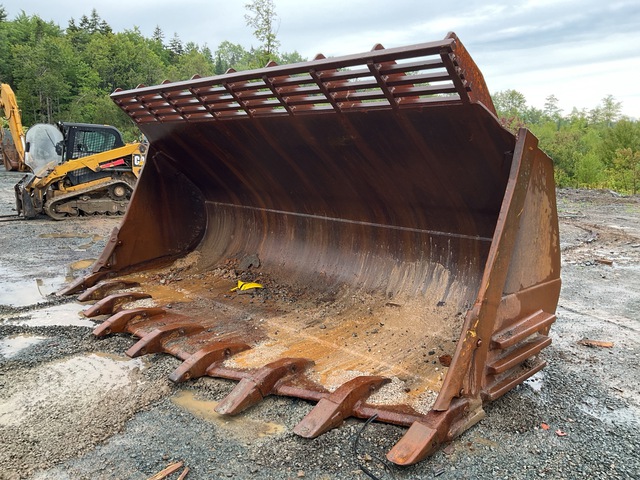 190 in Spade Nose Wheel Loader Bucket - Fits Cat 992D 190 in Spade Nose Wheel Loader Bucket - Fits Cat 992D
