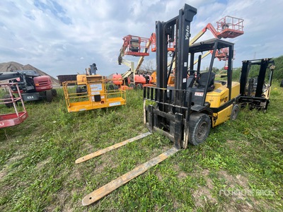 2014 Yale 9600 lb Pneumatic Tire Diesel Forklift