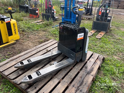UniCarrriers WLXT2W7G22V 4500 lb Electric Pallet Jack