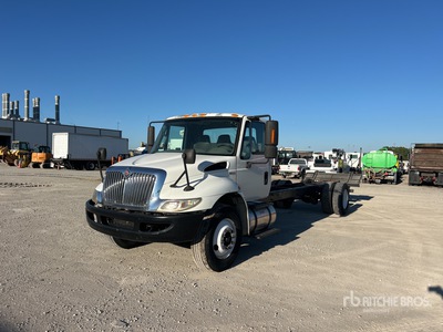2015 International 4300 4x2 Cabina y chasis