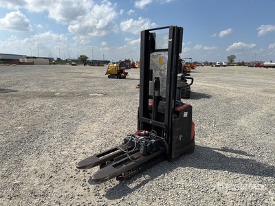 2013 Toyota SWE120 1200 kg Electric Stacker