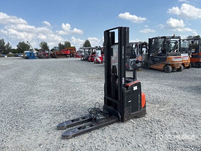 2015 Toyota SWE120 1200 kg Electric Stacker (Inoperable)