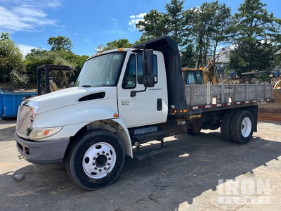 2008 International 4200 4x2 Autocarro ribaltabile con pianale fisso