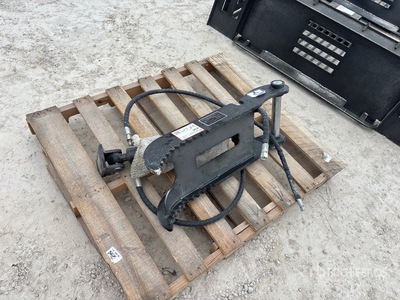 2025 GIYI GY-XJ3T 30 in Hydraulic Excavator Thumb (Unused)