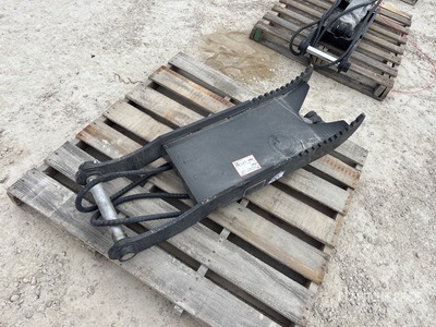 2025 GIYI GY-XJ7T 46 in Hydraulic Excavator Thumb (Unused)