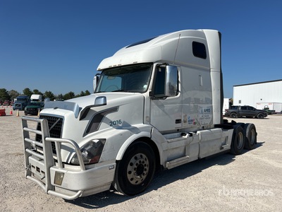 2014 Volvo VNL 6x4 Ciągnik siodłowy T/A z kabiną sypialną