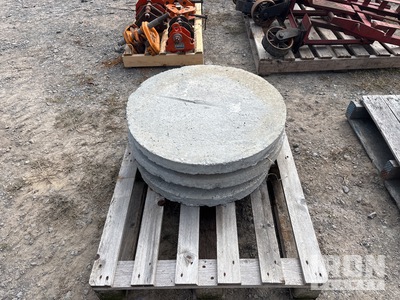 Quantity of (3) 28 in. Concrete Covers Divers - Industriel