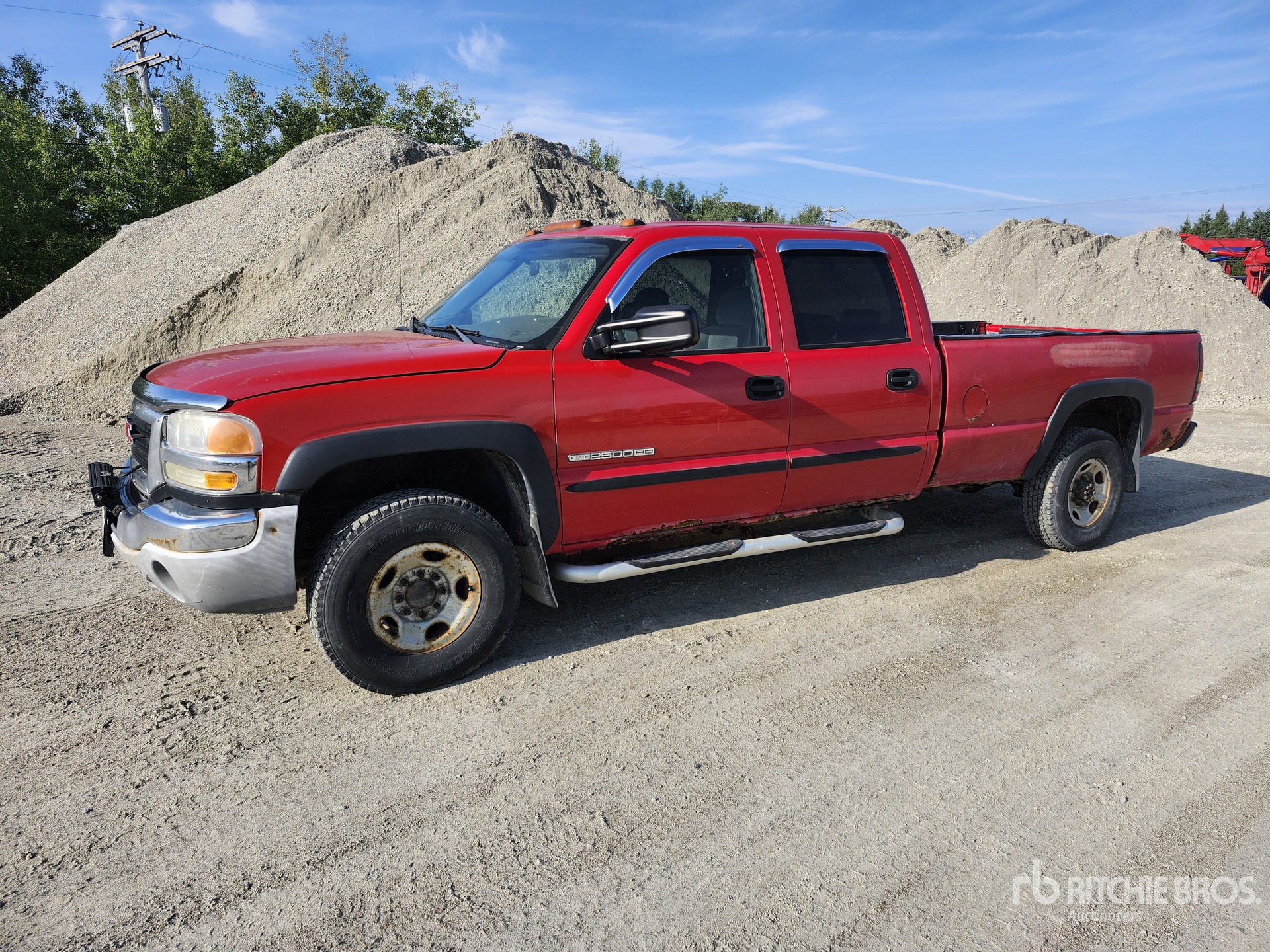 2005 GMC Sierra 2500HD 4x4 Crew Cab Pickup