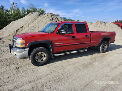 2005 GMC Sierra 2500HD 4x4 Crew Cab Pickup