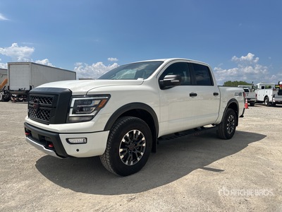 2024 Nissan Titan PRO-4X 4x4 Crew Cab Pickup