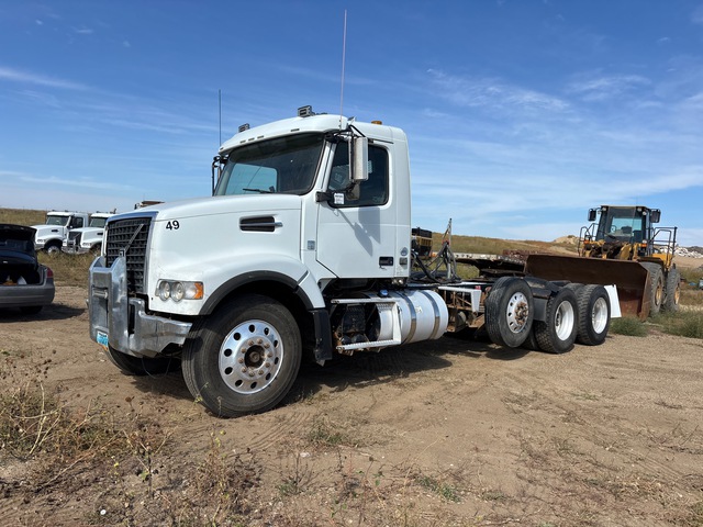 2014 Volvo VHD 8x4 Tri/A Day Cab Truck Tractor 2014 Volvo VHD 8x4 Tri/A Day Cab Truck Tractor