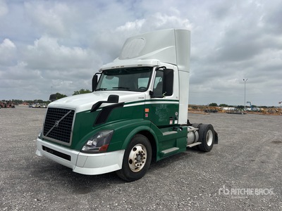 2012 Volvo VNL 4x2 Day Cab Truck Tractor