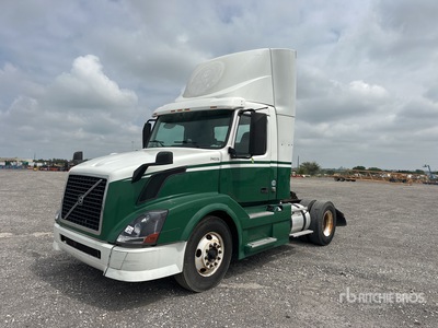 2013 Volvo VNL300 4x2 S/A Day Cab Truck Tractor