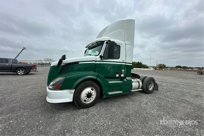 2012 Volvo VNL 4x2 Day Cab Truck Tractor