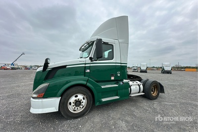 2012 Volvo VNL 4x2 Day Cab Truck Tractor