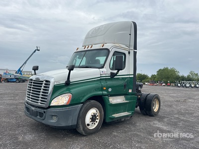 2016 Freightliner Cascadia 125 4x2 Day Cab Truck Tractor
