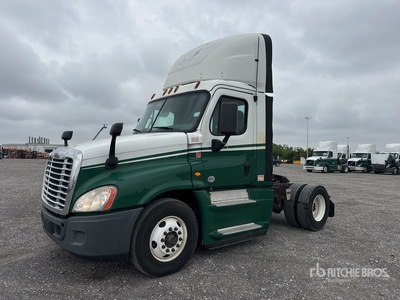 2016 Freightliner Cascadia 125 4x2 Day Cab Truck Tractor