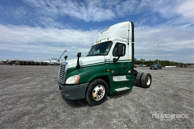 2016 Freightliner Cascadia 125 4x2 Day Cab Truck Tractor