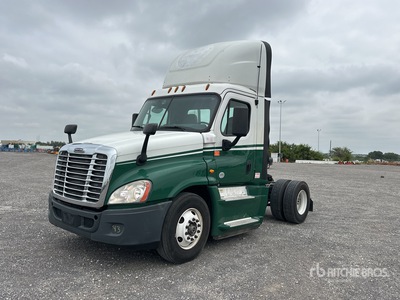 2016 Freightliner Cascadia 125 4x2 Day Cab Truck Tractor