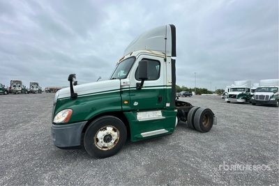 2016 Freightliner Cascadia 125 4x2 Day Cab Truck Tractor