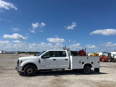 2019 Ford F-350 XL 4x2 Crew Cab Camión Utilitario