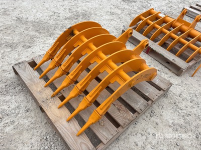 2025 GIYI 32 in Excavator Rake - Fits Cat 305 (Unused)