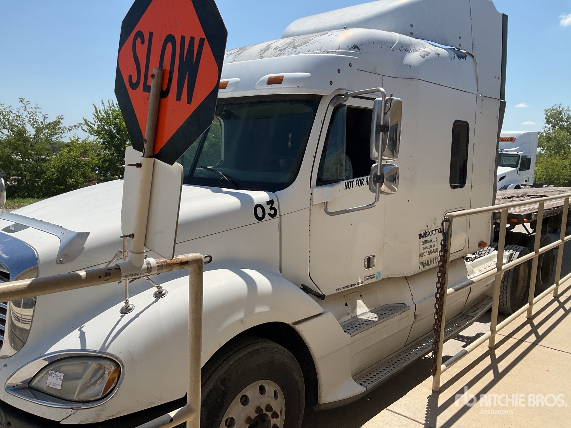 2004 Freightliner Columbia 120 T/A Day Cab Truck Tractor