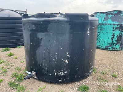 1300 gal Poly Water Tank