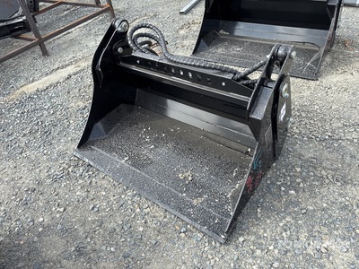 2025 GIYI GY-XKH39F 39 in Multi-Purpose Skid Steer Bucket (Unused)