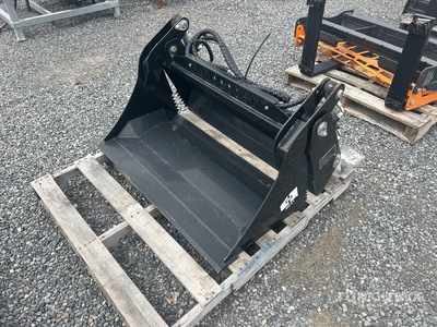 2025 GIYI XKH39 39 in Multi-Purpose Mini Skid Steer Bucket (Unused)