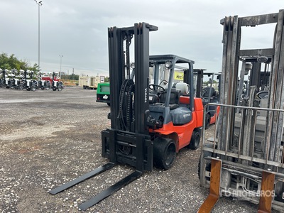 2001 Toyota 7FGCU45BCS 6630 lb Cushion Tire Forklift