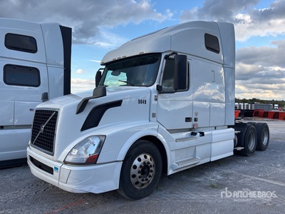 2019 Volvo VNL 6x4 تراكتور شاحنة كابينة النوم (ثنائية المحور) (Inoperable)