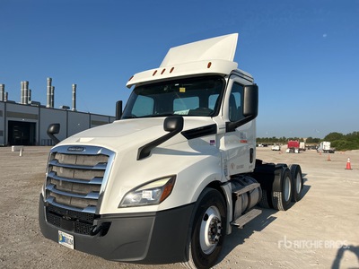 2020 Freightliner Cascadia 126 6x4 T/A Day Cab Truck Tractor