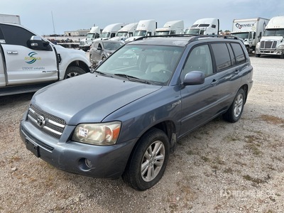 2006 Toyota Highlander 2WD  سيارة رياضية متعددة الاستخدامات