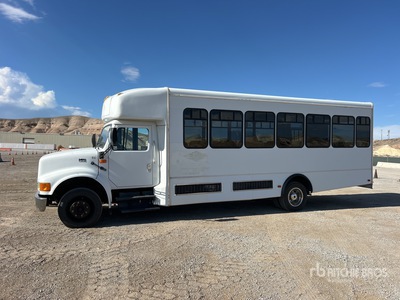 2000 International 3400 4x2 26-Seat Bus