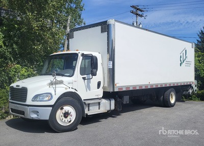 2013 Freightliner M2106 4x2 Furgoneta caja cerrada